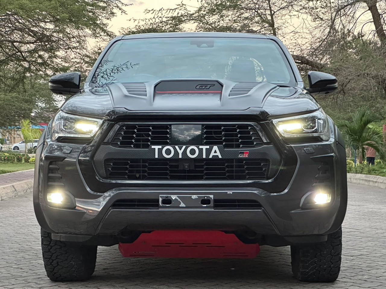 TOYOTA HILUX DOUBLE CABIN thumbnail 7